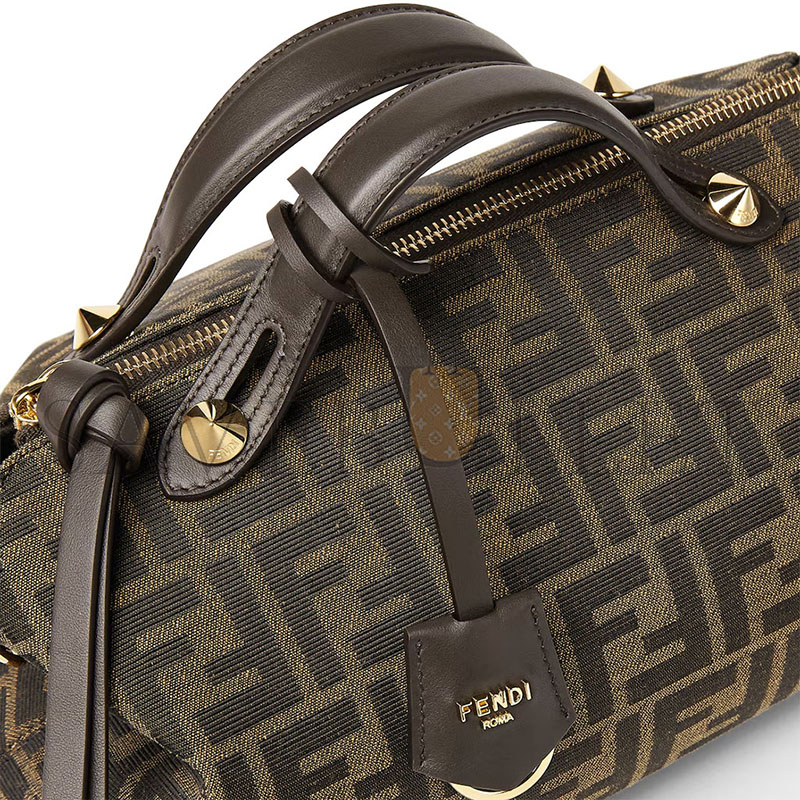 F**di by the way soft medium 8bl155afpmf1gl7 (29*17*13cm)